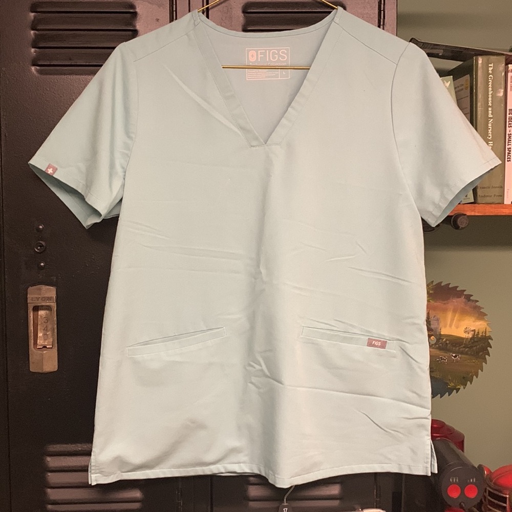 Figs sea glass large scrub top casma